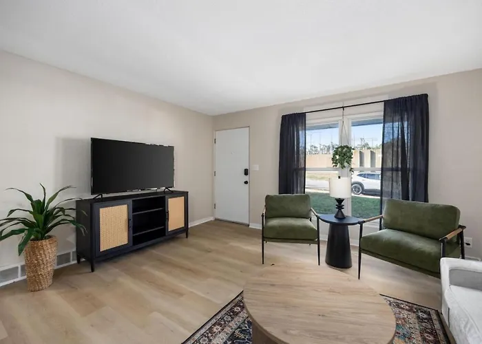 Hines Haven - Unit 2 - Perfect For *