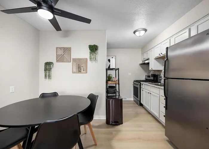 Hines Haven - Unit 2 - Perfect For Hébergement de vacances