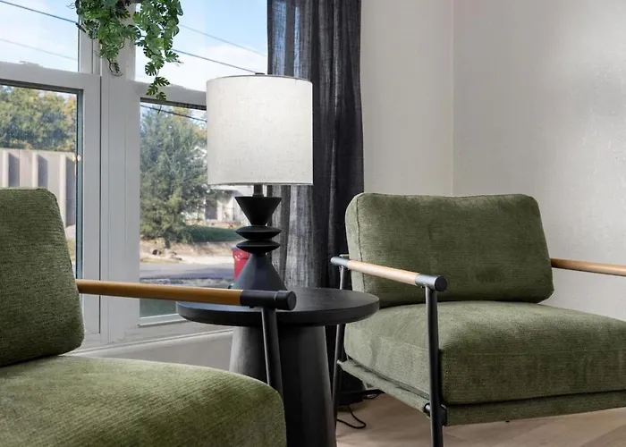 Hines Haven - Unit 2 - Perfect For * Peoria