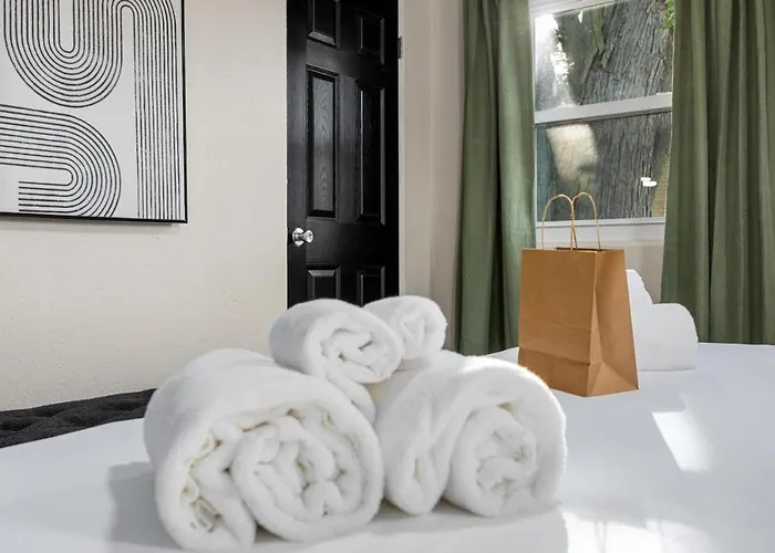 Hines Haven - Unit 2 - Perfect For Hébergement de vacances