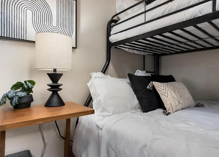 Hines Haven - Unit 2 - Perfect For Hébergement de vacances Peoria