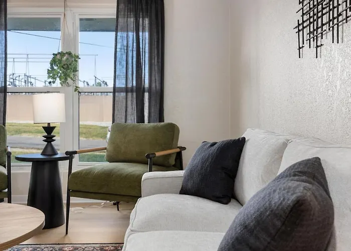 Hines Haven - Unit 2 - Perfect For * Peoria